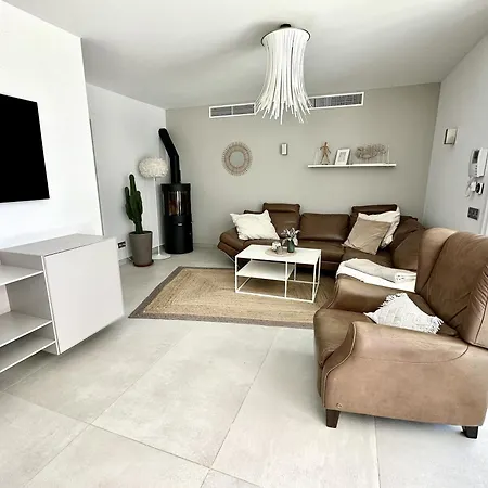 Family Burriana Willa